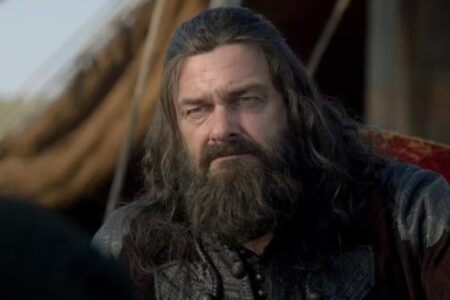 Ray Stevenson como Barba Negra em Black Sails (Reprodução)