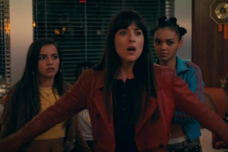 Mais um fracasso? Veja o que os críticas comentaram sobre Madame Teia Dakota Johnson, Isabela Merced, e Celeste O'Connor em Madame Teia (Reprodução)