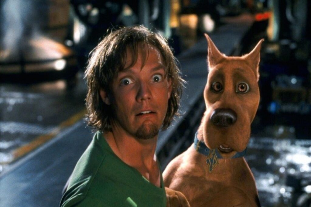 Matthew Lillard está animado para interpretar Salsicha novamente Salsicha (Matthew Lillard) Scooby (Neil Fanning) em Scooby-Doo (Reprodução)