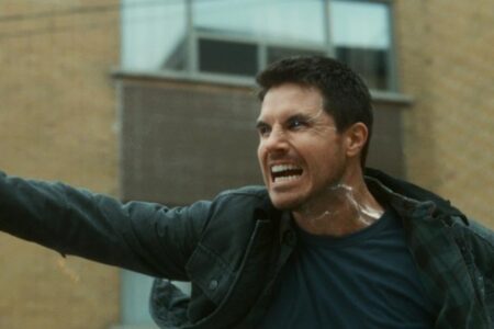 Robbie Amell em Code 8: Renegados - Parte II (Reprodução / Netflix)