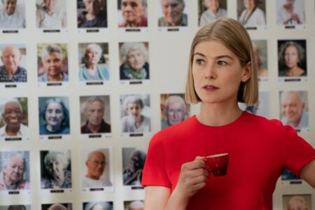 Rosamund Pike como Marla em Eu Me Importo (Divulgação / Netflix)