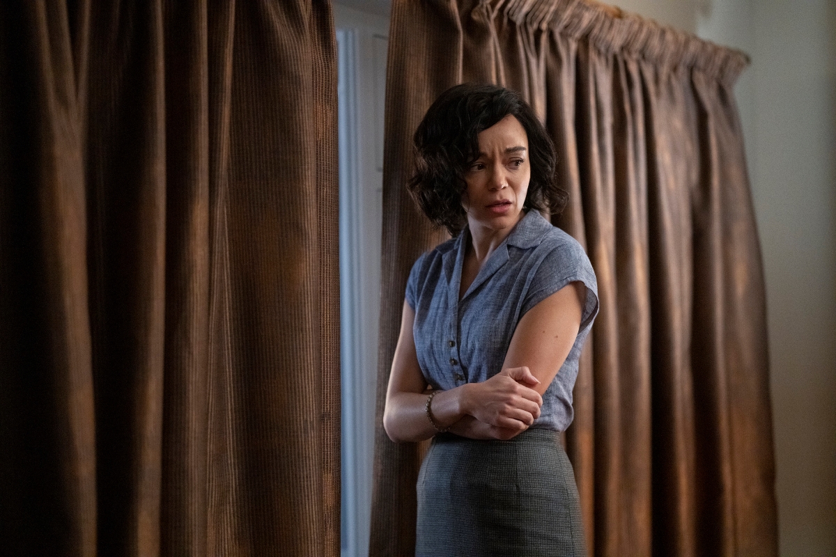 5 ótimos thrillers psicológicos para ver na Netflix 2 Ashley Madekwe como Neve em Excluídos (Divulgação / Netflix)