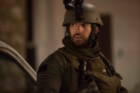 Henry Cavill como Capitão Syverson em Castelo de Areia (Divulgação / Netflix)