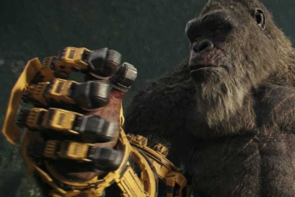 Monsterverse trouxe de volta algo ridículo da luta original entre Godzilla e King Kong Kong em cena de Godzilla e Kong: O Novo Império (Reprodução / Warner Bros.)