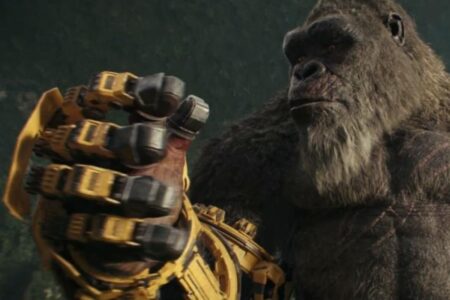Monsterverse trouxe de volta algo ridículo da luta original entre Godzilla e King Kong Kong em cena de Godzilla e Kong: O Novo Império (Reprodução / Warner Bros.)
