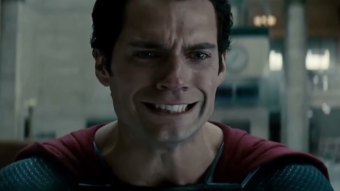 Superman (Henry Cavill) em cena de O Homem de Aço (Reprodução / DC)