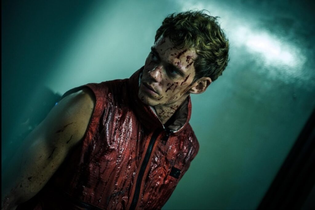 Bill Skarsgård em Contra o Mundo (Reprodução)