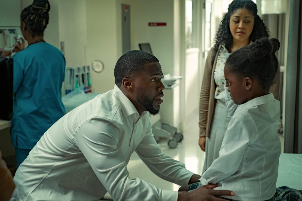 Kevin Hart como Matt e Melody Hurd como Maddy em Paternidade (Divulgação / Netflix)