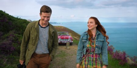 Por que James Thomas de Pedido Irlandês é tão familiar? Ed Speleers e Lindsay Lohan em Pedido Irlandês (Divulgação / Netfix)