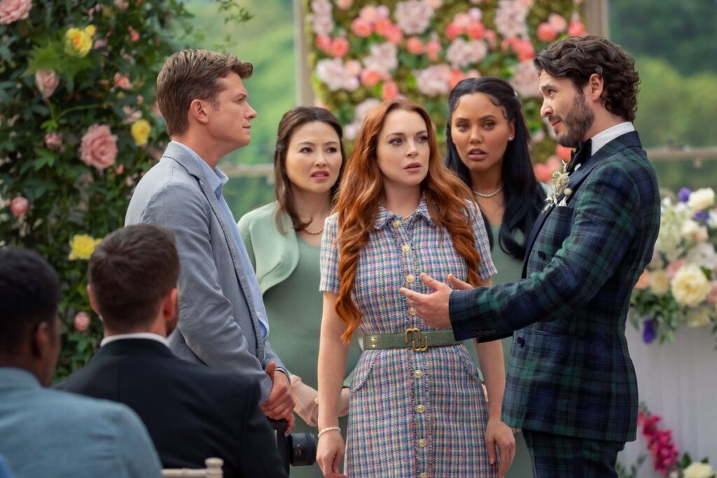 Pedido Irlandês é a nova comédia romântica charmosa da Netflix com Lindsay Lohan Ed Speleers, Lindsay Lohan e Alexander Vlahos em Pedido Irlandês (Divulgação / Netflix)