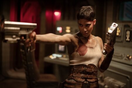 Assista o eletrizante trailer de Rebel Moon – Parte 2: A Marcadora de Cicatrizes Sofia Boutella como Kora em Rebel Moon - Parte Dois: A Marcadora de Cicatrizes (Reprodução / Netflix)