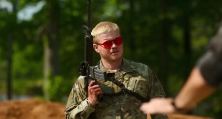 Jesse Plemons em cena de Guerra Civil (Reprodução)