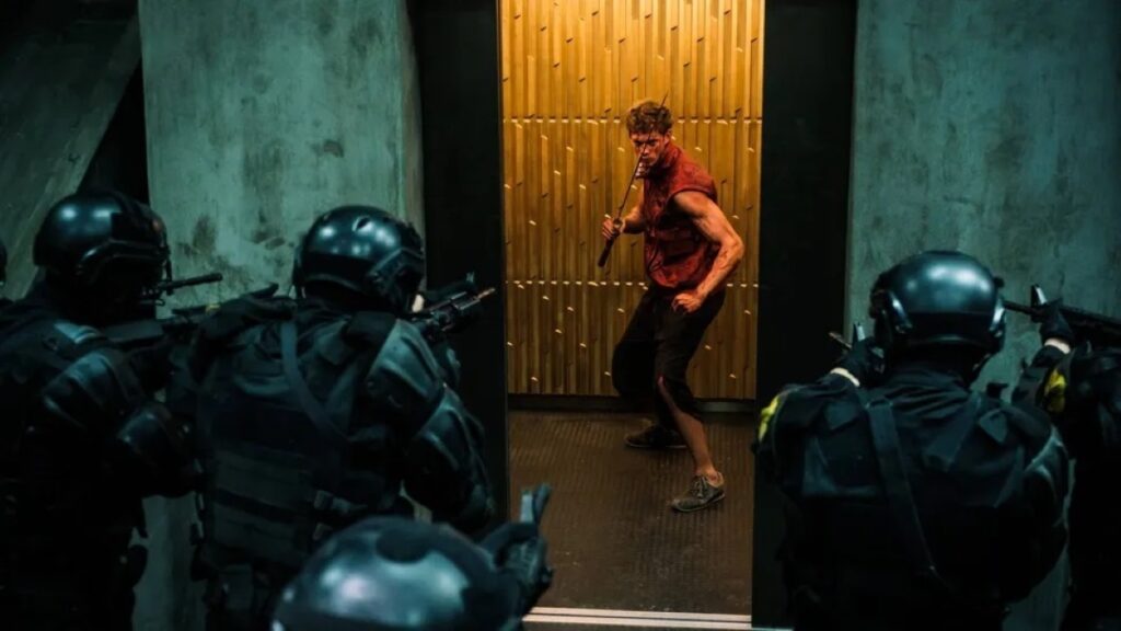 Contra o Mundo: Sam Raimi ajudou a tornar o filme ultraviolento Bill Skarsgård em Contra o Mundo (Reprodução)