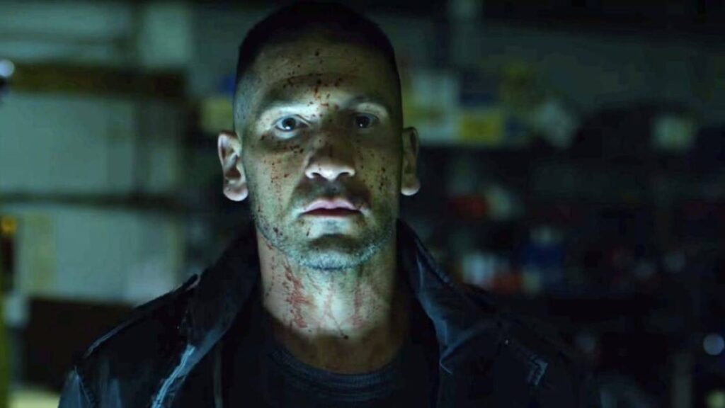 Jon Bernthal aparece em foto no set da nova série do Demolidor John Bernthal como Frank Castle em O Justiceiro (Reprodução)