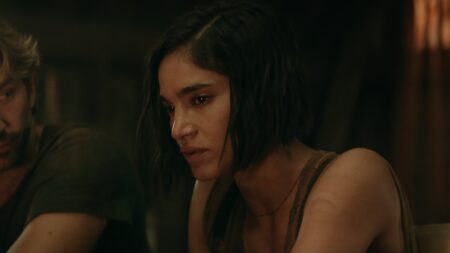 Zack Snyder tem planos para Rebel Moon Parte 3? Sofia Boutella como Kora em Rebel Moon - Parte 2: A Marcadora de Cicatrizes (Divulgação / Netflix)