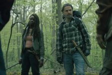 Danai Gurira e Andrew Lincoln em The Walking Dead: The Ones Who Live (Reprodução)