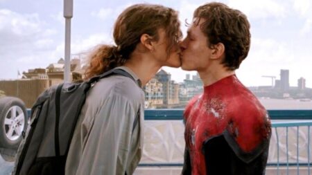 Zendaya e Tom Holland em cena de Homem-Aranha: Longe de Casa (Reprodução / Marvel)