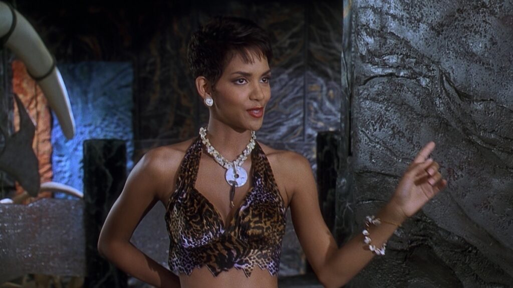 Halle Berry relembra da importância de sua participação em Os Flintstones Halle Berry como Sharon Stone em Os Flintstones (Reprodução)