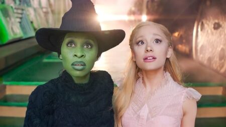 Cynthia Erivo como Elphaba e Ariana Grande como Glinda em Wicked (Reprodução / Universal Pictures)