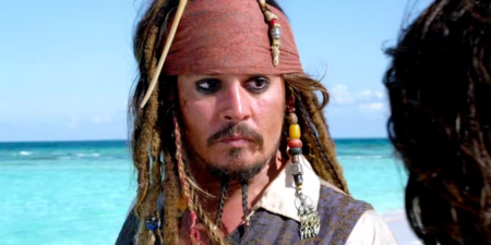 Johnny Depp como Jack Sparrow em Piratas do Caribe (Reprodução)
