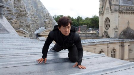 Jackie Chan em cena de Operação Zodíaco (Reprodução)