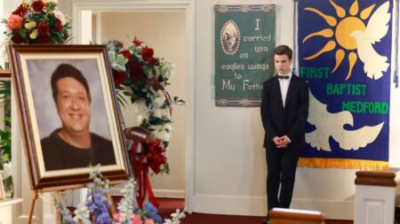 Sheldon (Iain Armitage) em cena de Jovem Sheldon (Reprodução / Max)