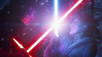 Daisy Ridley como Rey e Adam Driver como Kylo Ren em Star Wars: O Despertar da Força (Reprodução / Lucasfilm)