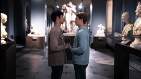 Taylor Zakhar Perez e Nicholas Galitzine em Vermelho, Branco e Sangue Azul (Reprodução / Prime Video)