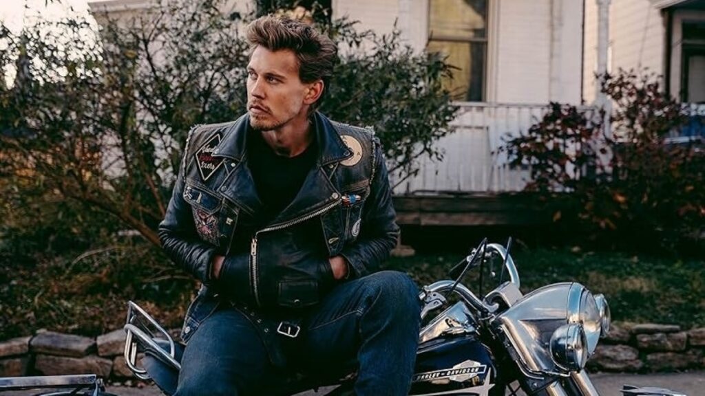 Austin Butler não estava preocupado em andar de moto sem capacete em Clube dos Vândalos Austin Butler como Benny em Clube dos Vândalos (Reprodução)