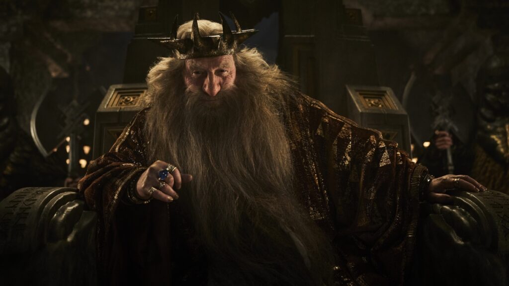 Segunda temporada de Os Anéis de Poder será sobre vilões Peter Mullan como Rei Durin III em O Senhor dos Anéis: Os Anéis de Poder (Divulgação / Prime Video)