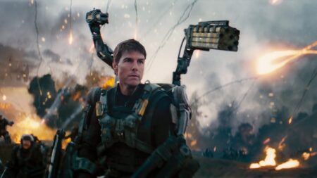 Warner Bros. ainda pensa em fazer sequência de No Limite do Amanhã Tom Cruise como Cage em No Limite do Amanhã (Reprodução)