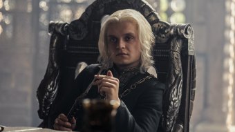Tom Glynn-Carney como Principe Aegon Targaryen em A Casa do Dragão (Reprodução / HBO)