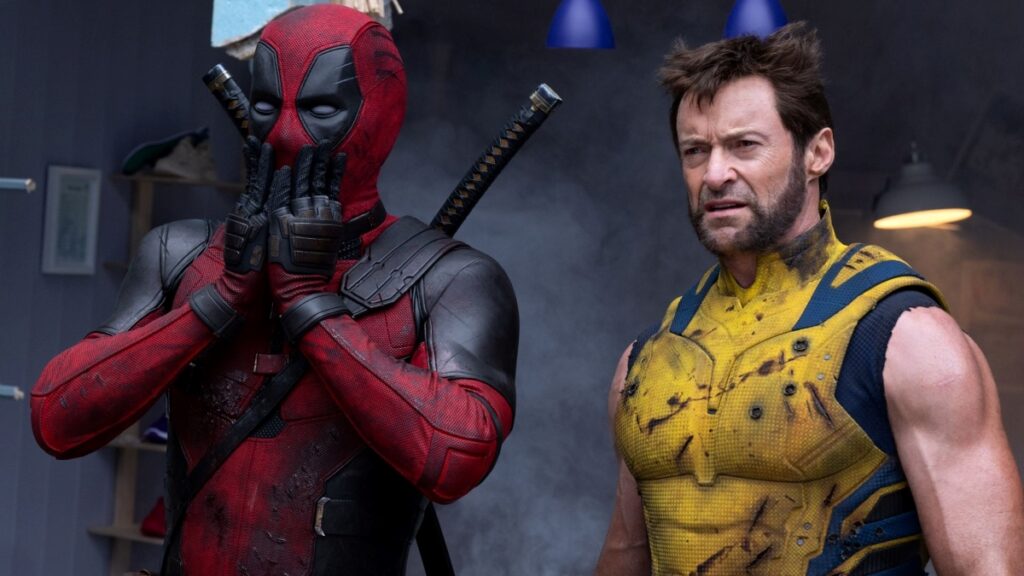 Deadpool & Wolverine supera bilheteria de Coringa, Kevin Feige comemora com mensagem hilária Ryan Reynolds como Deadpool e Hugh Jackman como Wolverine em Deadpool & Wolverine (Reprodução / Marvel)