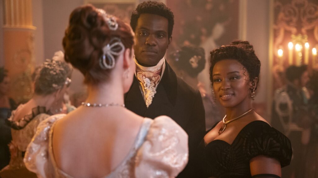Hannah Dodd como Francesca, Victor Alli como John, Masali Baduza como Michaela em Bridgerton (Divulgação / Netflix)