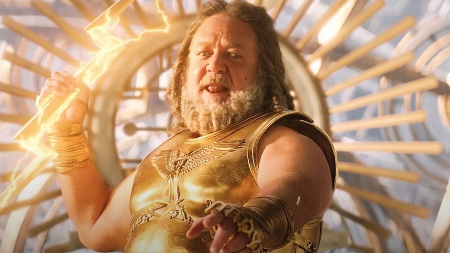 Russell Crowe como Zeus em Thor: Amor e Trovão (Reprodução / Marvel)