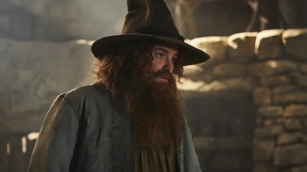 Rory Kinnear como Tom Bombadil em O Senhor dos Anéis: Os Anéis de Poder (Divulgação / Prime Video)
