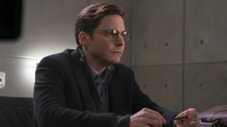 Ator está confiante com retorno de vilão no MCU: “Ainda não estou morto” Daniel Brühl como Zemo em Capitão América: Guerra Civil (Reprodução / Marvel)