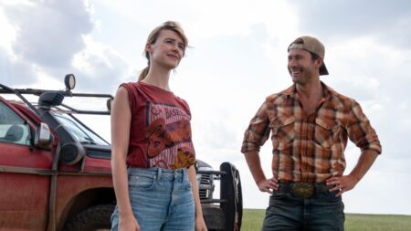 Daisy Edgar-Jones como Kate e Glen Powell como Tyler em Twisters (Reprodução / Warner Bros. Pictures)
