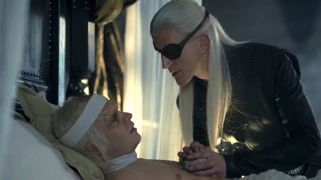 A Casa do Dragão: Por que Aemond dá a Aegon a bola de pedra? Aegon (Tom Glynn-Carney) e Aemond (Ewan Mitchell) em cena de A Casa do Dragão (Reprodução / HBO)