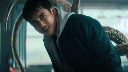 Justin H. Min como Ben Hargreeves em The Umbrella Academy (Divulgação / Netflix)