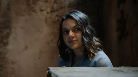 Dafne Keen como Lyra em His Dark Materials: Fronteiras do Universo (Reprodução / HBO)