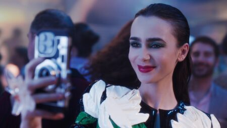 Lily Collins como Emily em Emily em Paris (Divulgação / Netflix)