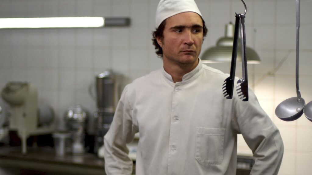 João Miguel como Raimundo Nonato em cena de Estômago (Reprodução)