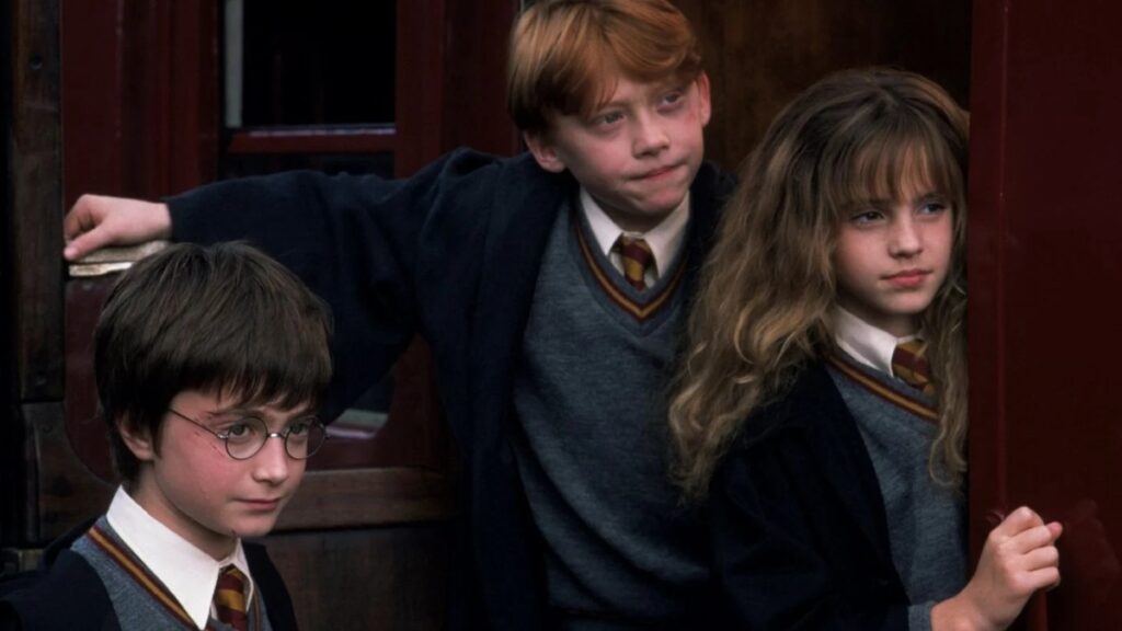 Filme de Harry Potter estragou momento importante de personagem Harry (Daniel Radcliffe), Rony (Rupert Grint), e Hermione (Emma Watson) em Harry Potter e a Pedra Filosofal (Reprodução / Warner Bros.)