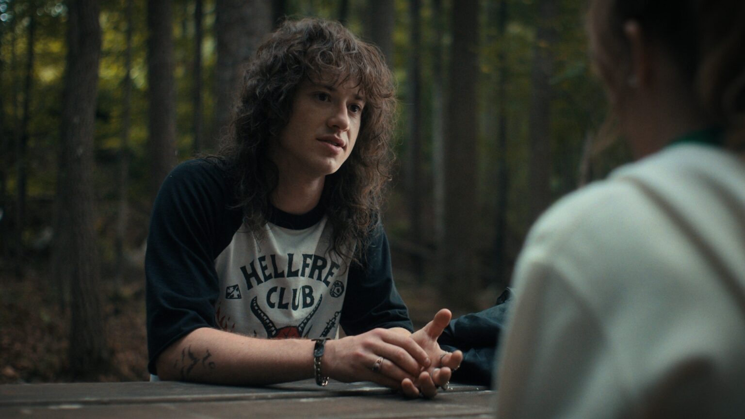 Quarteto Fantástico: Joseph Quinn não conversou com Chris Evans sobre interpretar o Tocha Humana Joseph Quinn como Eddie Munson em Stranger Things (Divulgação / Netflix)