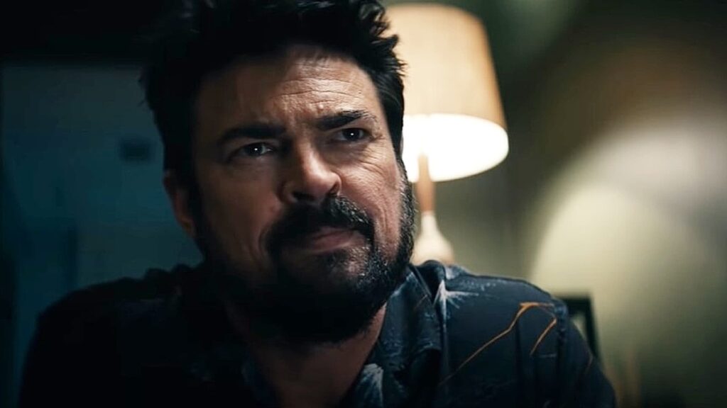 The Boys: Cena mudou por causa da atuação “dolorosamente ótima” de Karl Urban Karl Urban como Billy Bruto em cena de The Boys (Reprodução / Prime Video)