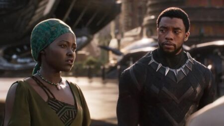 Lupita Nyong'o como Nakia e Chadwick Boseman como T'Challa em Pantera Negra (Reprodução / Marvel)