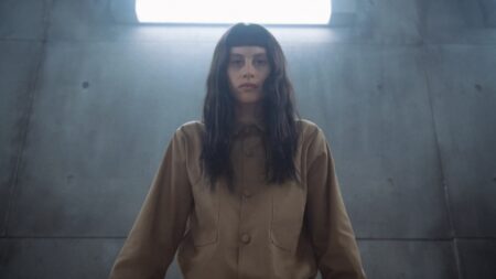 Milena Smit em O Poço 2 (Divulgação / Netflix)
