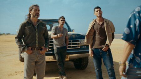 Juanes, Alberto Guerra e Alejandro Speitzer em Pimpinero: Sangue e Gasolina (Divulgação / Prime Video)