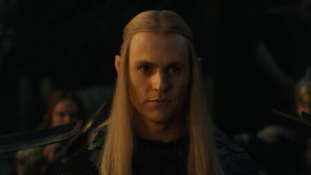 Charlie Vickers como Sauron em O Senhor dos Anéis: Os Anéis de Poder (Divulgação / Prime Video)